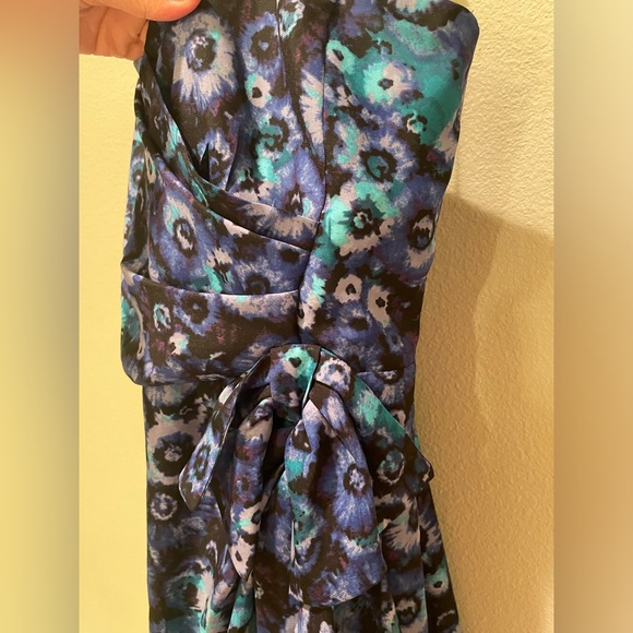 Lauren Conrad  |   Dress - Picture 3 of 5